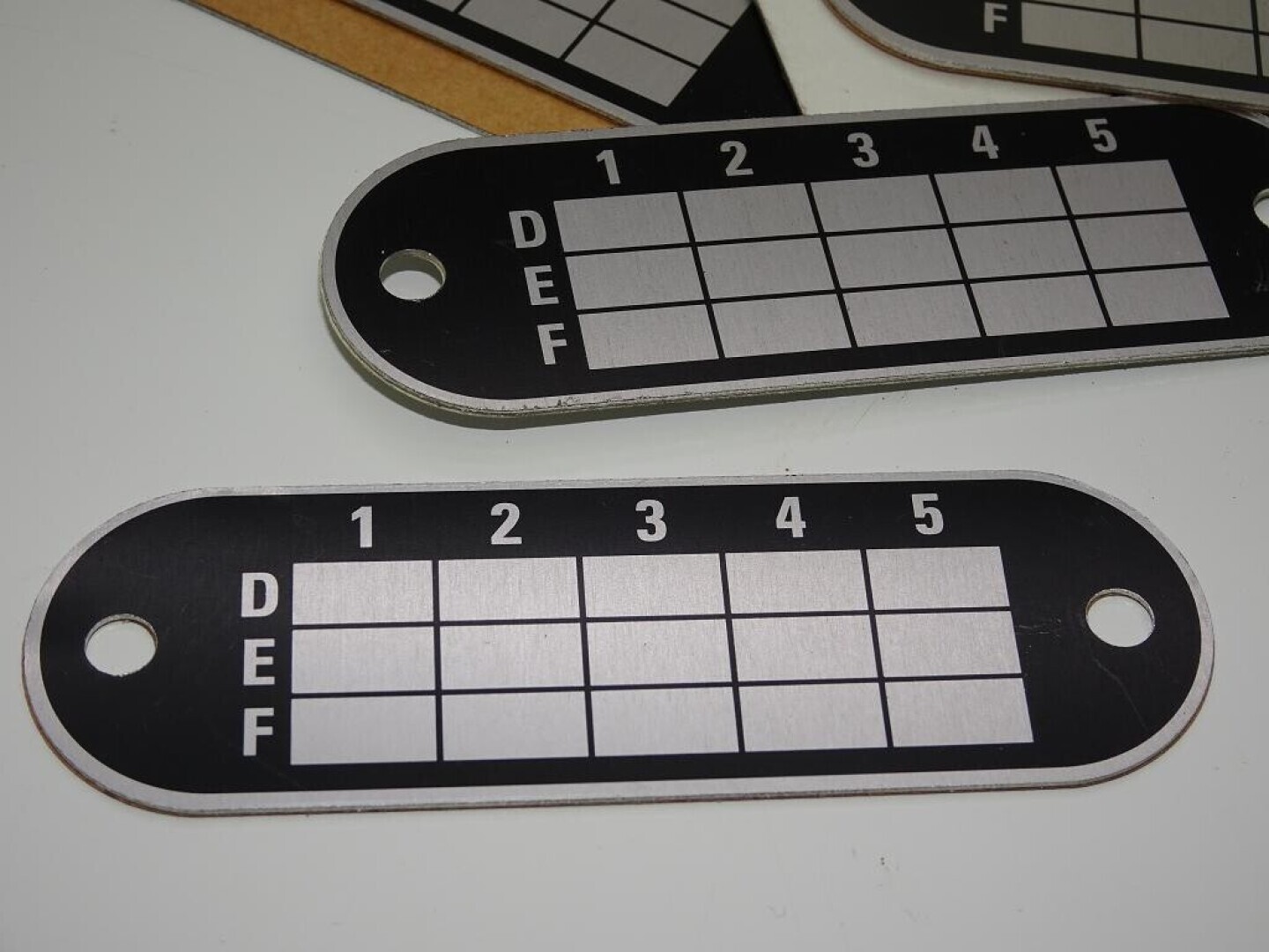 Metalen stikker  "DEF 12345"