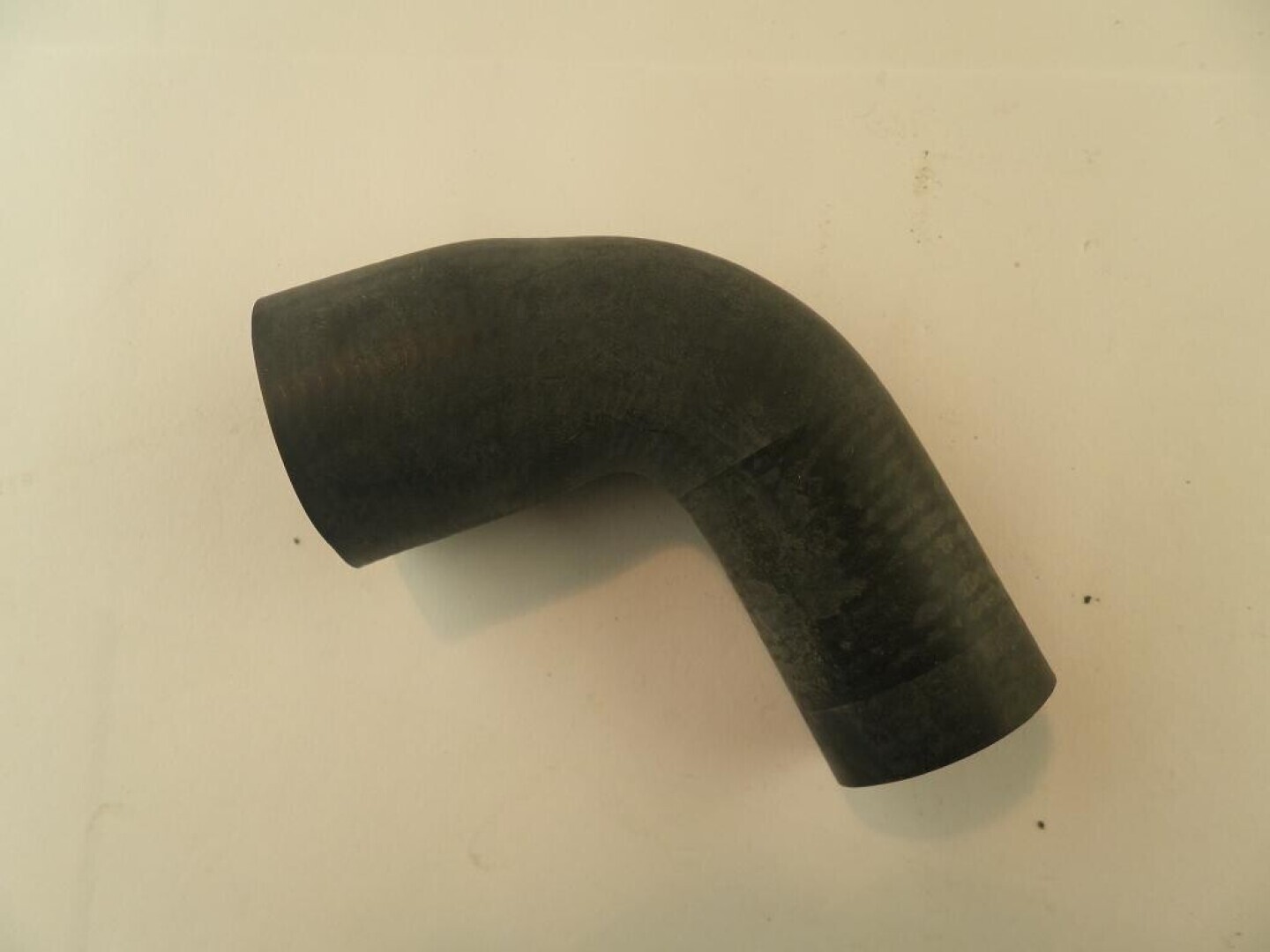 Slang koelwater (knie vanaf thermostaathuis)